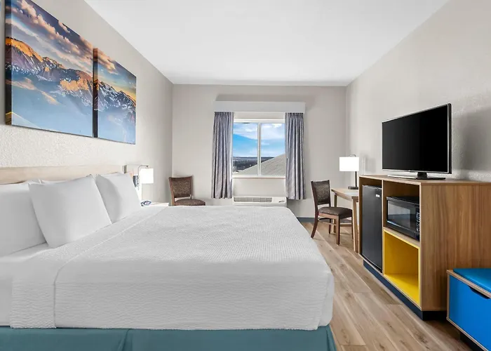 Days Inn & Suites By Wyndham Castle Rock